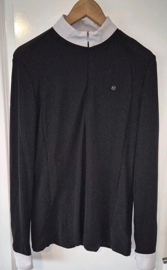 Glitter wedstrijdshirt zwart QHP, Dieren en Toebehoren, Paardrijkleding, Zo goed als nieuw, Bovenkleding, Dressuur, Ophalen of Verzenden