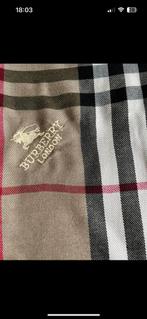 Zachte en warme sjaal van burberry 160x75 nieuw, Kleding | Dames, Mutsen, Sjaals en Handschoenen, Nieuw, Ophalen of Verzenden