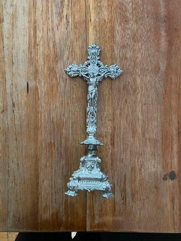 Antiek Kruisbeeld crucifix kruis metaal devotie thuisaltaar beschikbaar voor biedingen