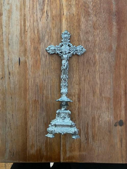 Antiek Kruisbeeld crucifix kruis metaal devotie thuisaltaar, Antiek en Kunst, Antiek | Religie, Ophalen of Verzenden