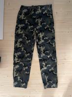 Stoere camouflage broek - maat 128, Kinderen en Baby's, Kinderkleding | Maat 128, Ophalen of Verzenden, Zo goed als nieuw, Jongen