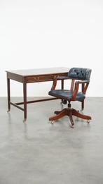 Schrijftafel en blauwe rundleren chesterfield bureaustoel, Huis en Inrichting, Bureaus, Ophalen, Gebruikt, ., .