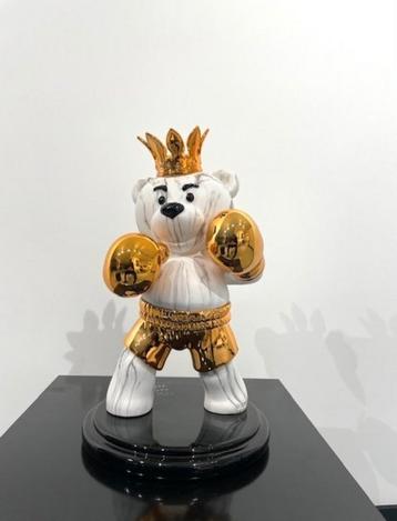 Van Apple Art - The Boxing Bear LV Gold (Louis Vuitton) beschikbaar voor biedingen