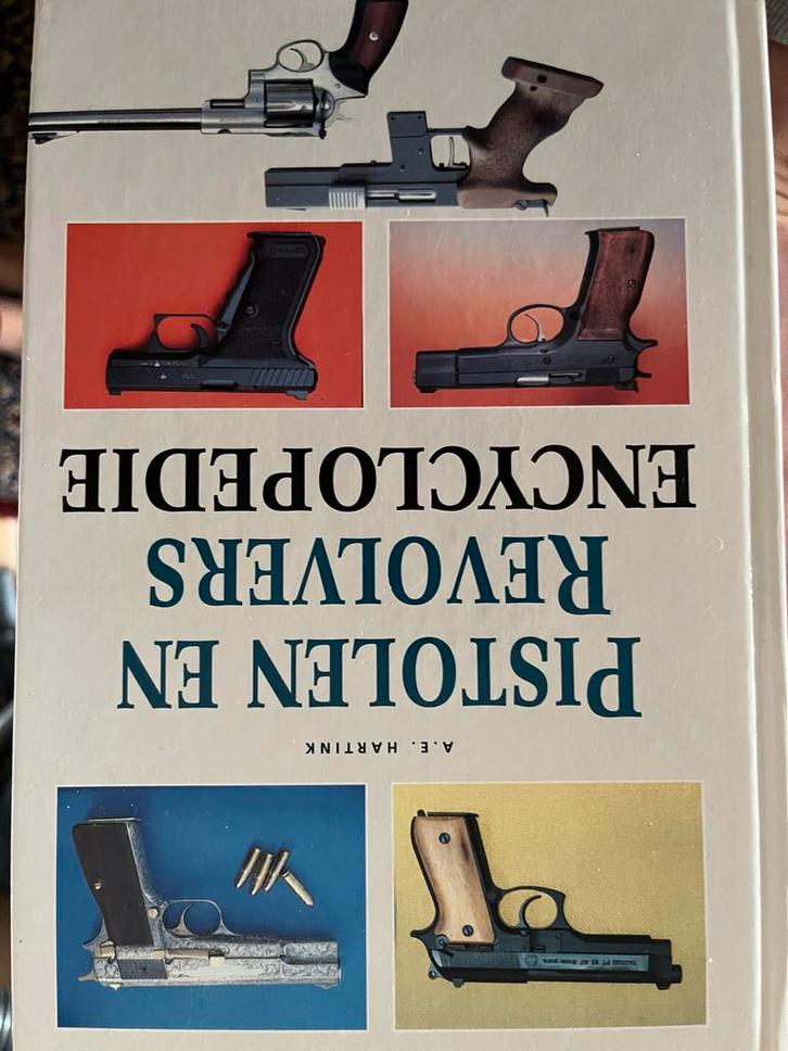 Pistolen en Revolvers Encyclopedie - A.E. Hartink, Boeken, Techniek, Zo goed als nieuw, Overige onderwerpen, Ophalen of Verzenden