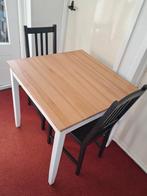 Tweepersoons tafel inclusief twee zwarte stoelen., Ophalen, Tot twee personen, 50 tot 100 cm, Zo goed als nieuw