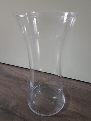Mooie hoge glazen vaas -- hoogte ca. 39 cm beschikbaar voor biedingen