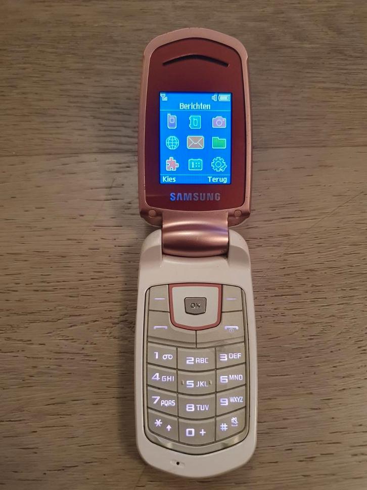 Zeldzame Samsung E2210 flip pink in perfecte staat, Telecommunicatie, Mobiele telefoons | Hoesjes en Frontjes | Samsung, Ophalen of Verzenden