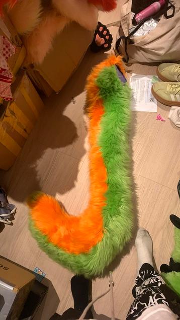 Fursuit staart beschikbaar voor biedingen
