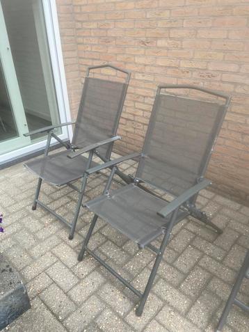 Tuinstoelen beschikbaar voor biedingen