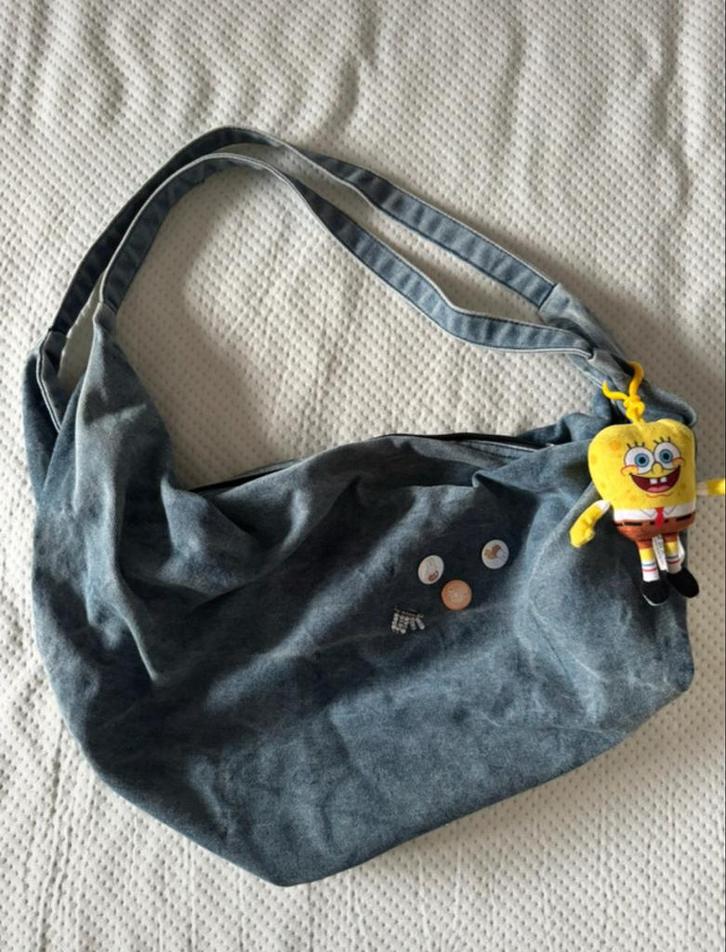 Hobo denim tas - ruim en stijlvol, Sieraden, Tassen en Uiterlijk, Tassen | Damestassen, Zo goed als nieuw, Handtas, Blauw, Ophalen of Verzenden