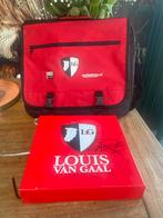 Gesigneerde biografie Louis van Gaal + tas, Boeken, Ophalen of Verzenden, Zo goed als nieuw, Sport