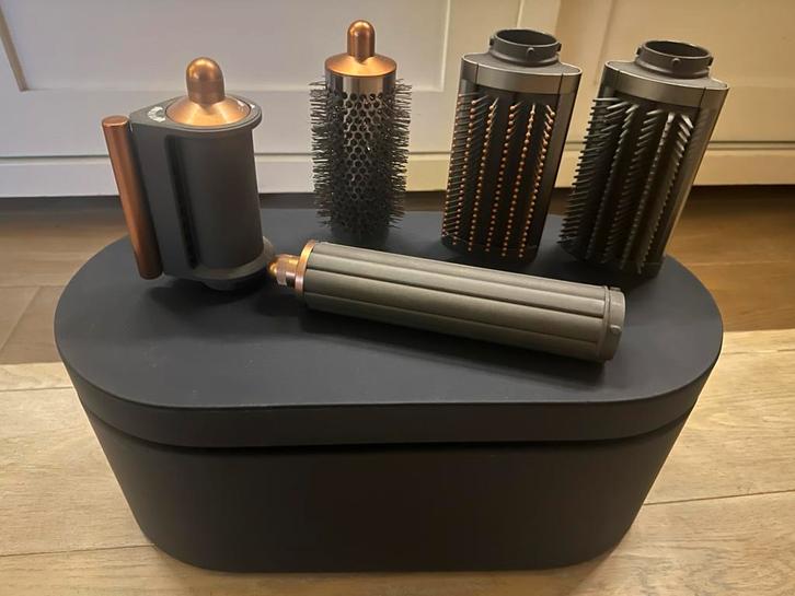 Originele Dyson Airwrap opbergdoos + set opzetstukken, zgan!, Sieraden, Tassen en Uiterlijk, Uiterlijk | Haarverzorging, Zo goed als nieuw