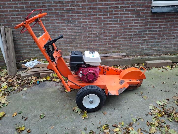 dosko 337 stobbenfrees stronkenfrees, Doe-het-zelf en Verbouw, Gereedschap | Freesmachines, Gebruikt, Benzine, Overige soorten