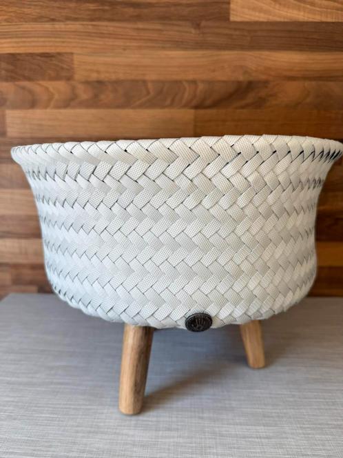 Plantenstandaard HANDED BY, Huis en Inrichting, Woonaccessoires | Schalen en Manden, Nieuw, Mand, Rond, Overige materialen, Ophalen of Verzenden