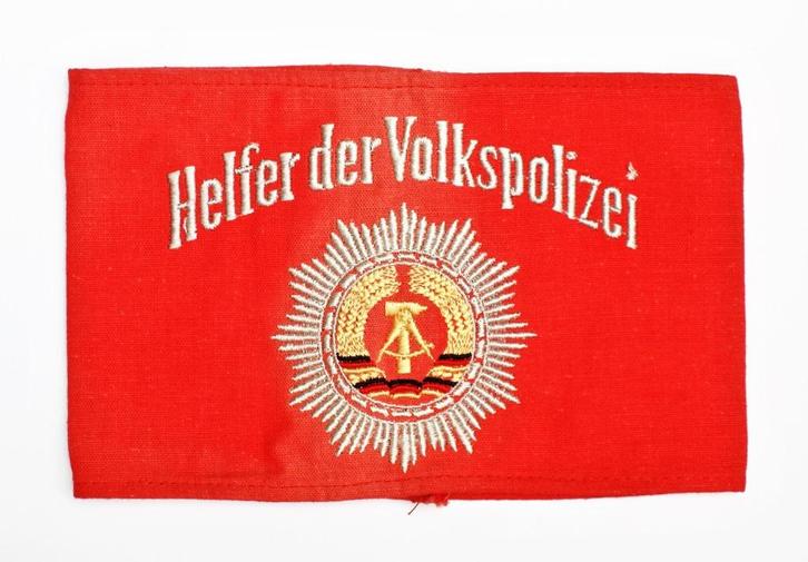 Mouwband DDR Helfer der Volkspolizei VOPO, Verzamelen, Militaria | Algemeen, Landmacht, Embleem of Badge, Duitsland, Verzenden