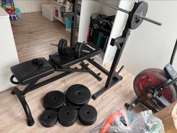 Halterset 60,5 kg + halterbank beschikbaar voor biedingen