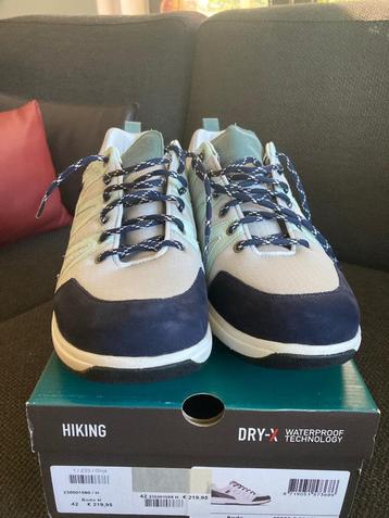 Sneakers x sensible beschikbaar voor biedingen