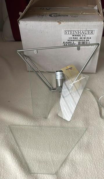 Leuk wandlampje met losse glaasjes beschikbaar voor biedingen