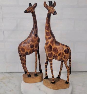 Houten giraffe beelden. Kenia Fair Trade. Per stuk €15,- beschikbaar voor biedingen