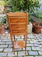 antiek klein nachtkastje, Ophalen