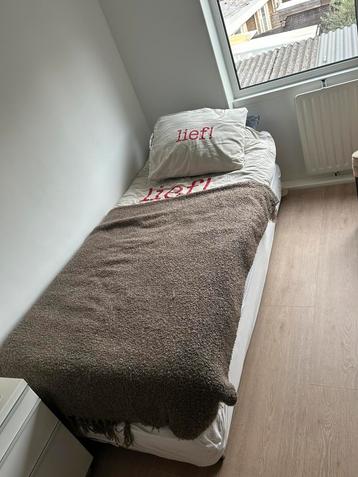 Eenpersoons bed (gratis afhalen)