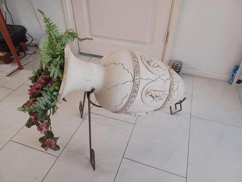 Griekse/romeinse  kruik /vaas op standaard  20€, Huis en Inrichting, Woonaccessoires | Vazen, Wit, Ophalen