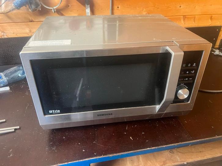 Magnetron / oven - Snel en gemakkelijk opwarmen!, Witgoed en Apparatuur, Magnetrons, Gebruikt, Vrijstaand, Magnetron, 45 tot 60 cm