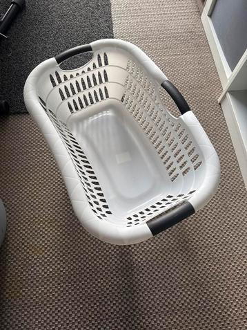 Witte Kunststof Wasmand met Handgrepen beschikbaar voor biedingen
