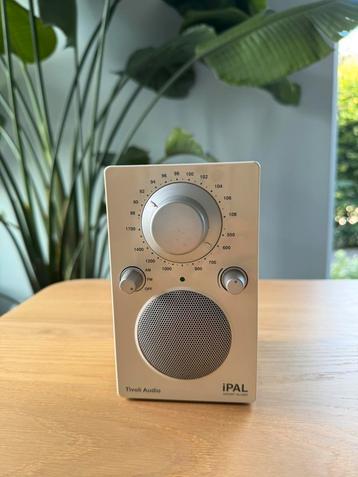 Mooie Tivoli iPAL radio wit beschikbaar voor biedingen
