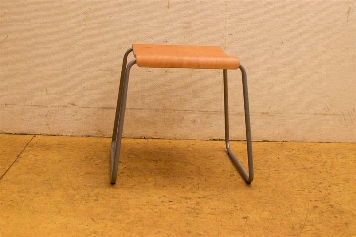 Industrieel kruk 48292, Huis en Inrichting, Krukjes, Gebruikt, Hout, Ophalen of Verzenden