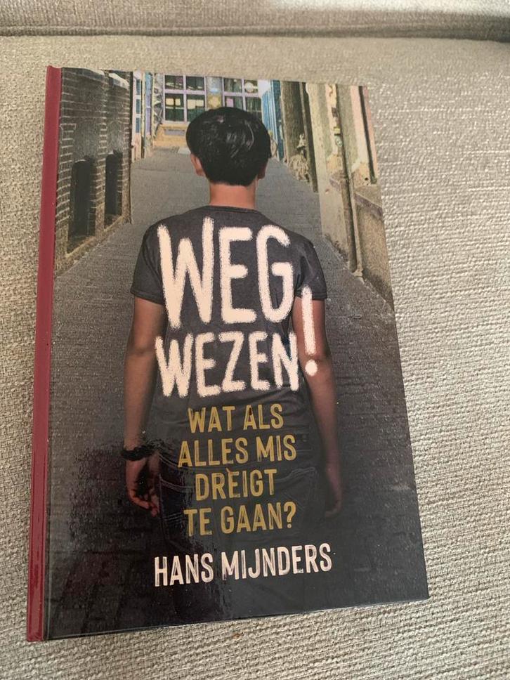 Wegwezen! - Hans Mijnders - Jeugdboek, Boeken, Kinderboeken | Jeugd | 13 jaar en ouder, Zo goed als nieuw, Fictie, Ophalen of Verzenden
