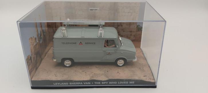 #61 Jaws Leyland Sherpa Van James bond auto met boekje, Hobby en Vrije tijd, Modelauto's | 1:43, Nieuw, Auto, Universal Hobbies