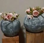 2 Unieke Betonlook Potten met Roze Kunstbloemen, Ophalen, Zo goed als nieuw, Binnen