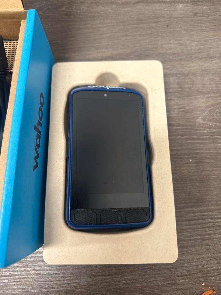Wahoo Element Ace - Blauwe Trim, Fietsen en Brommers, Fietsaccessoires | Fietscomputers, Zo goed als nieuw, GPS, Ophalen of Verzenden