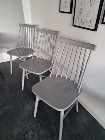 Te koop aangeboden 3 Eetkamerstoelen Scandinavisch Design beschikbaar voor biedingen
