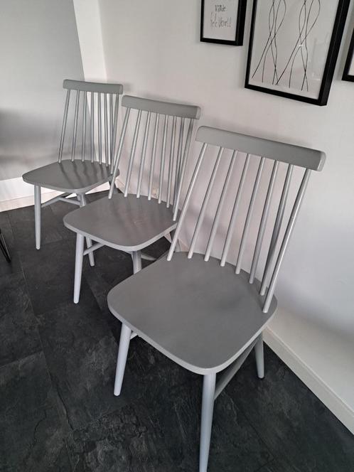 Te koop aangeboden 3 Eetkamerstoelen Scandinavisch Design, Huis en Inrichting, Stoelen, Gebruikt, Drie, Hout, Grijs, Ophalen