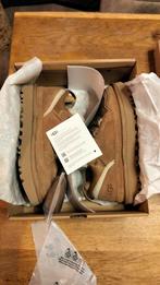 UGG Nowmel - Nieuw in doos!, Kleding | Dames, Schoenen, Ophalen of Verzenden, Nieuw
