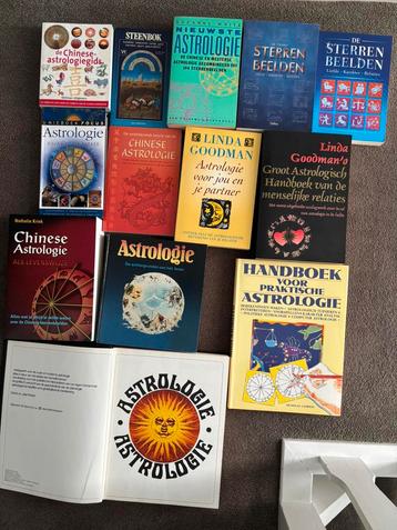 13 astrologie boeken beschikbaar voor biedingen