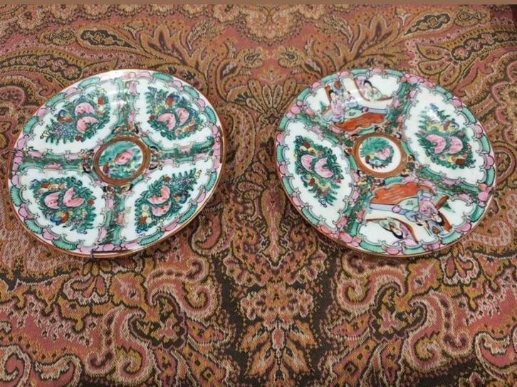 2x Famille Rose Bordjes - Chinees Porselein, Antiek en Kunst, Antiek | Porselein, Ophalen of Verzenden