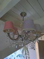 Lieflijke kroonluchter met roze en paarse kapjes, Huis en Inrichting, Lampen | Kroonluchters, Ophalen, Zo goed als nieuw, Glas