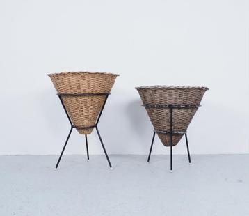 Vintage rieten rohè manden in houder jaren 50 beschikbaar voor biedingen