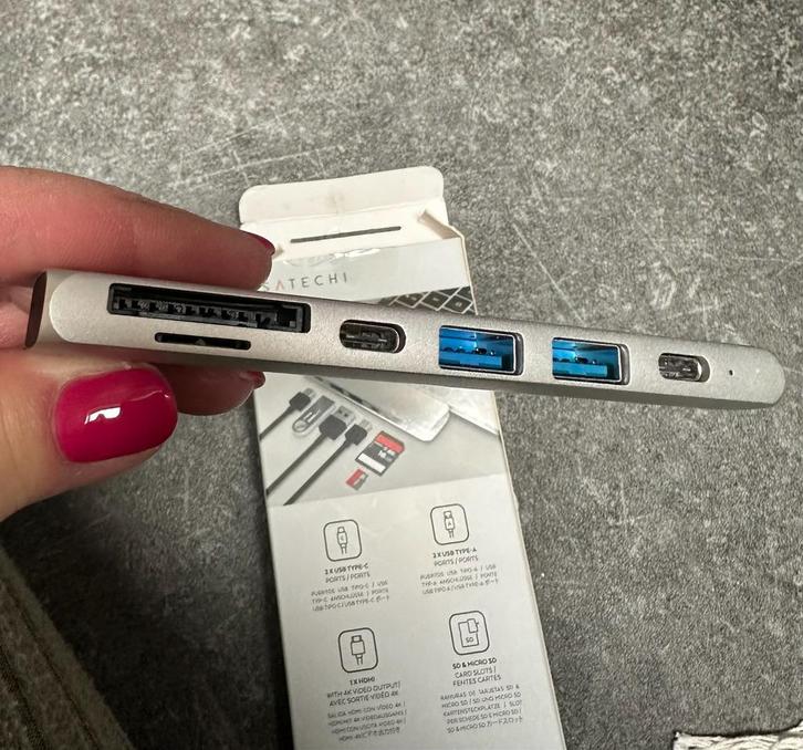 Satechi USB-C Hub - Zilver - Nieuwstaat, Computers en Software, Dockingstations, Nieuw, Ophalen of Verzenden