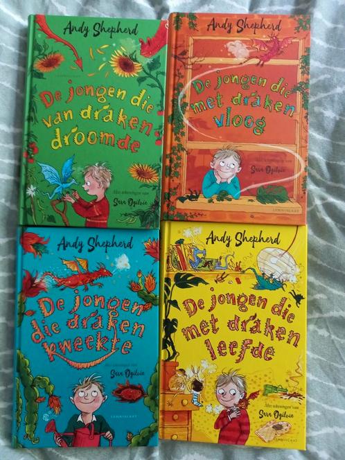4 delen ! De jongen die ... draken ..., Boeken, Kinderboeken | Jeugd | onder 10 jaar, Zo goed als nieuw, Ophalen of Verzenden