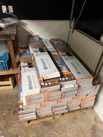 79m2 PVC click laminaat 1220 x 181 x 6,5 mm beschikbaar voor biedingen