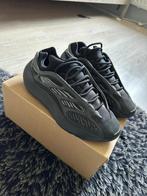 Yeezy Boost 700 V3 Dark Glow, Kleding | Heren, Gedragen, Overige typen, Ophalen of Verzenden, Adidas