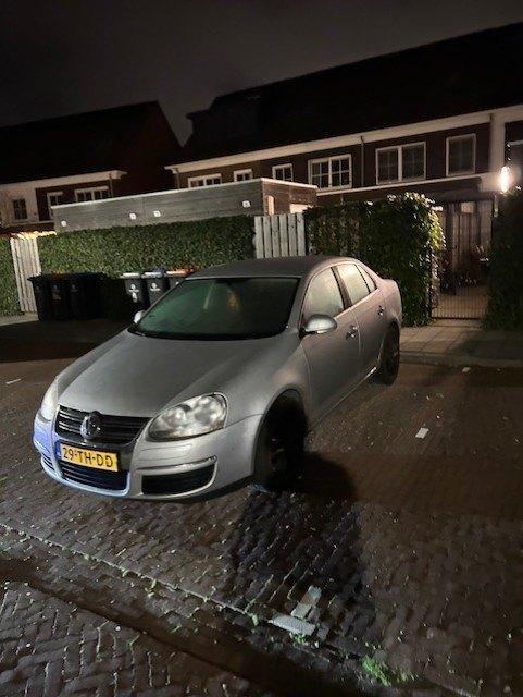 Volkswagen Jetta 1.6 75KW 2006 Grijs, Auto's, Volkswagen, Particulier, Jetta, ABS, Achteruitrijcamera, Airconditioning, Apple Carplay