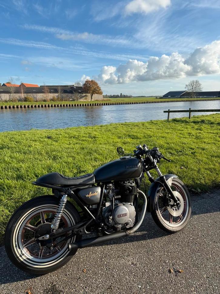 Yamaha XS400 Café Racer - 1982 (A2 moter), Motoren, Motoren | Yamaha, Particulier, Naked bike, 12 t/m 35 kW, 2 cilinders, Minimaal motorrijbewijs A2