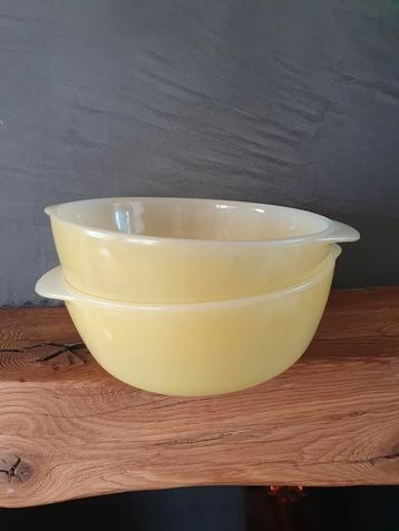 2 Arcopal France oven schalen uit de jaren 70 beschikbaar voor biedingen