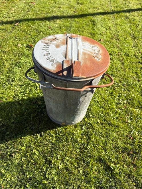 Oude verzinkte vuilnisbak Krommenie, Huis en Inrichting, Woonaccessoires | Prullenbakken, Gebruikt, Overige materialen, Minder dan 50 cm