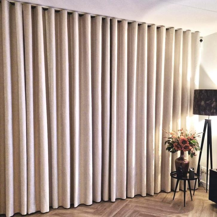 Tochtwerend verduisterend velours beige gordijnen op maat, Huis en Inrichting, Stoffering | Gordijnen en Lamellen, Nieuw, 200 cm of meer